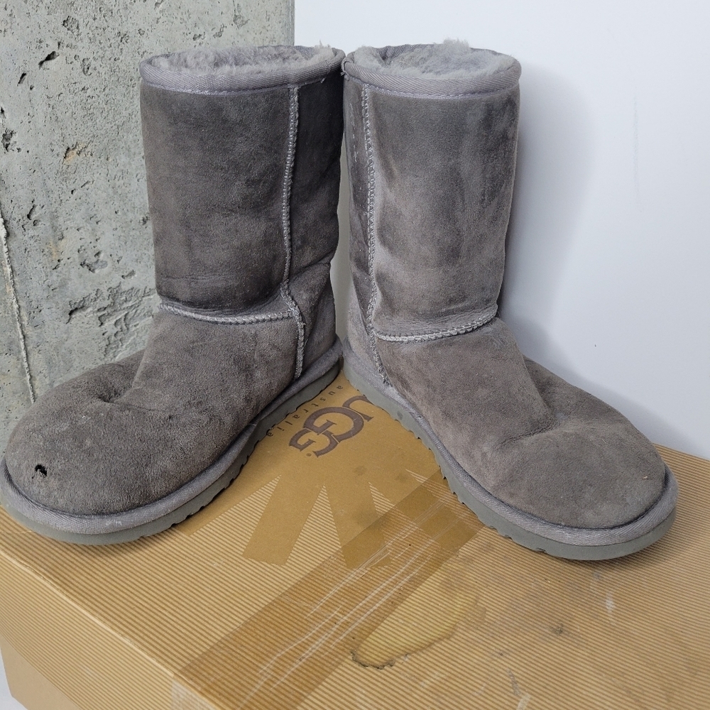 Ugg Classic Short Boots SZ 6 - Picture 6 of 12